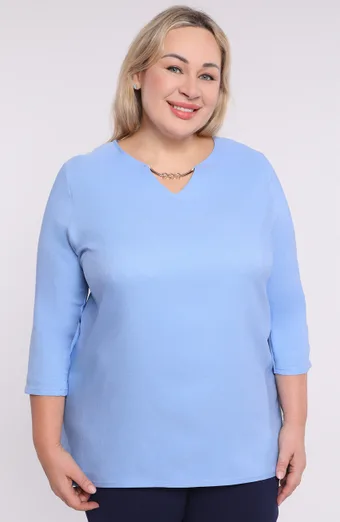 Világoskék blúz arany nyakkivágással