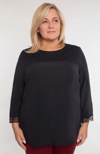 Fekete blúz pöttyös nyakkivágással