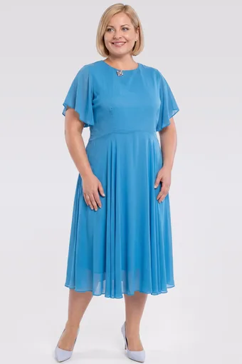 Kék sifon ruha kitűzővel